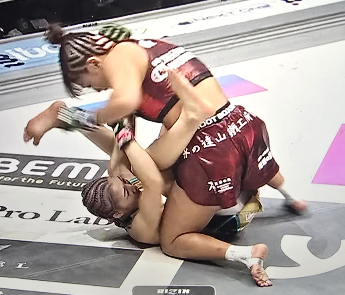 王座陥落寸前　伊澤ダウン直後の攻防で何が起きていたのか？