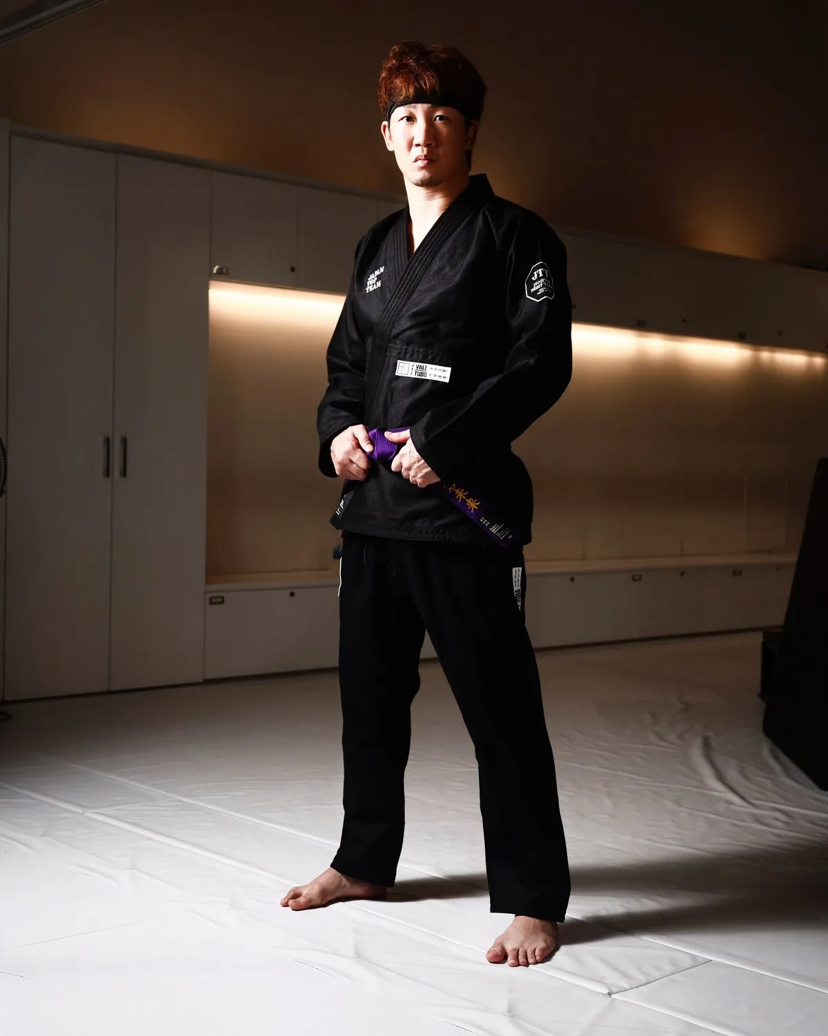JTTオリジナル柔術衣のBlackを着用する朝倉未来