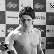 中尾 響 の写真